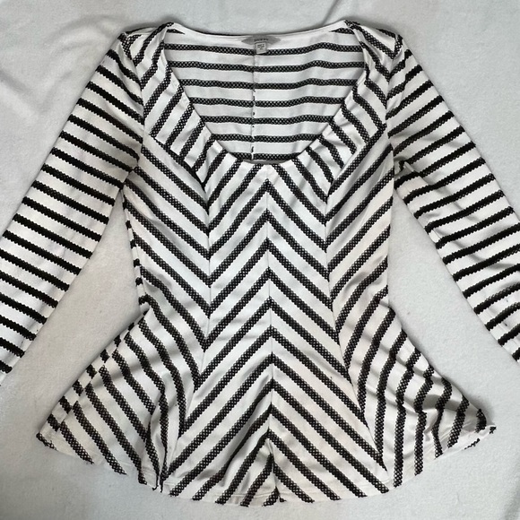 Guess Clothes Bundle - Picture 10 of 13